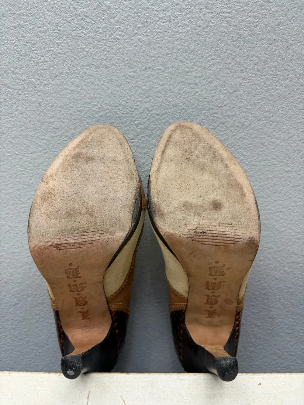 L.A.M.B. Brown Leather Round Toe Bow Pumps Size 6